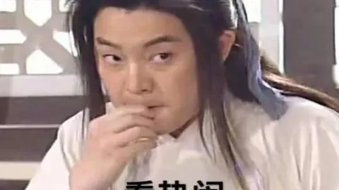 张颜齐秀武磊签名国足球衣，武磊点赞称“齐神时刻”